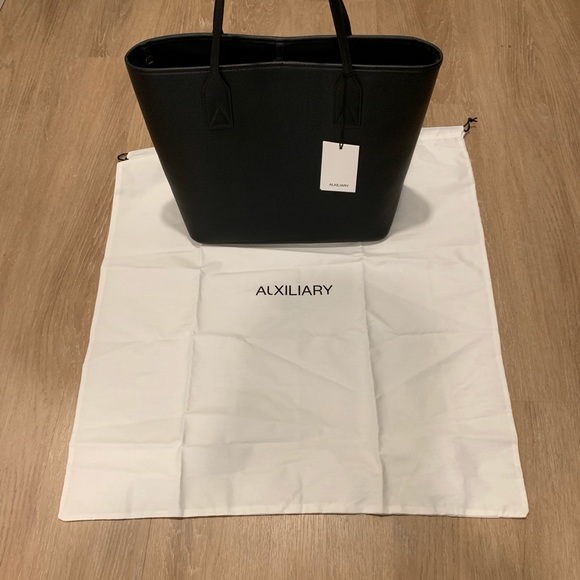 NWT Aritzia Auxiliary Leather Tote Bag - Picture 8 of 8